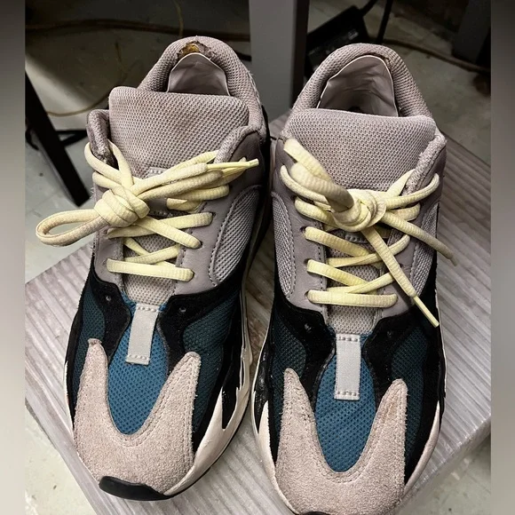 Yeezy boost 700 wave runner